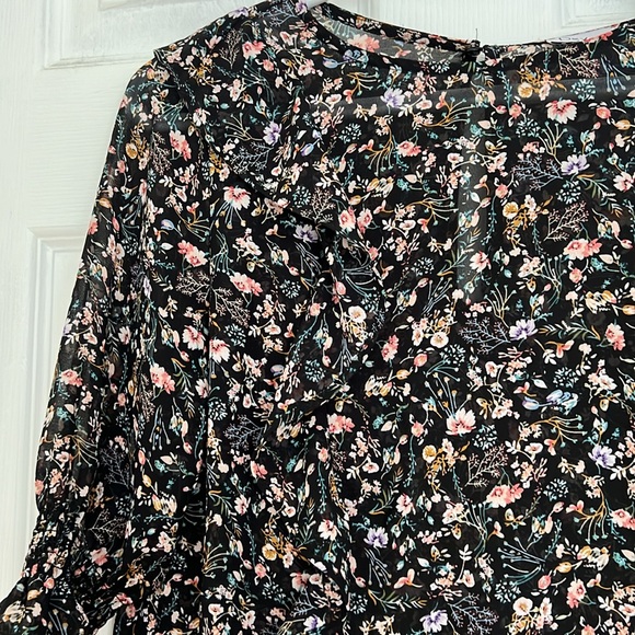 Floral ruffle blouse - Picture 2 of 3
